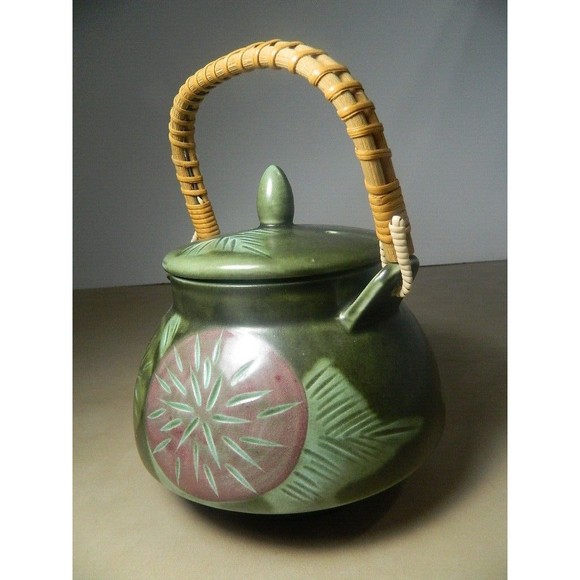Lily Pad Teapot w/ Bamboo Handle Green Stoneware Japan Chip o Bottom of Lid - Picture 2 of 9